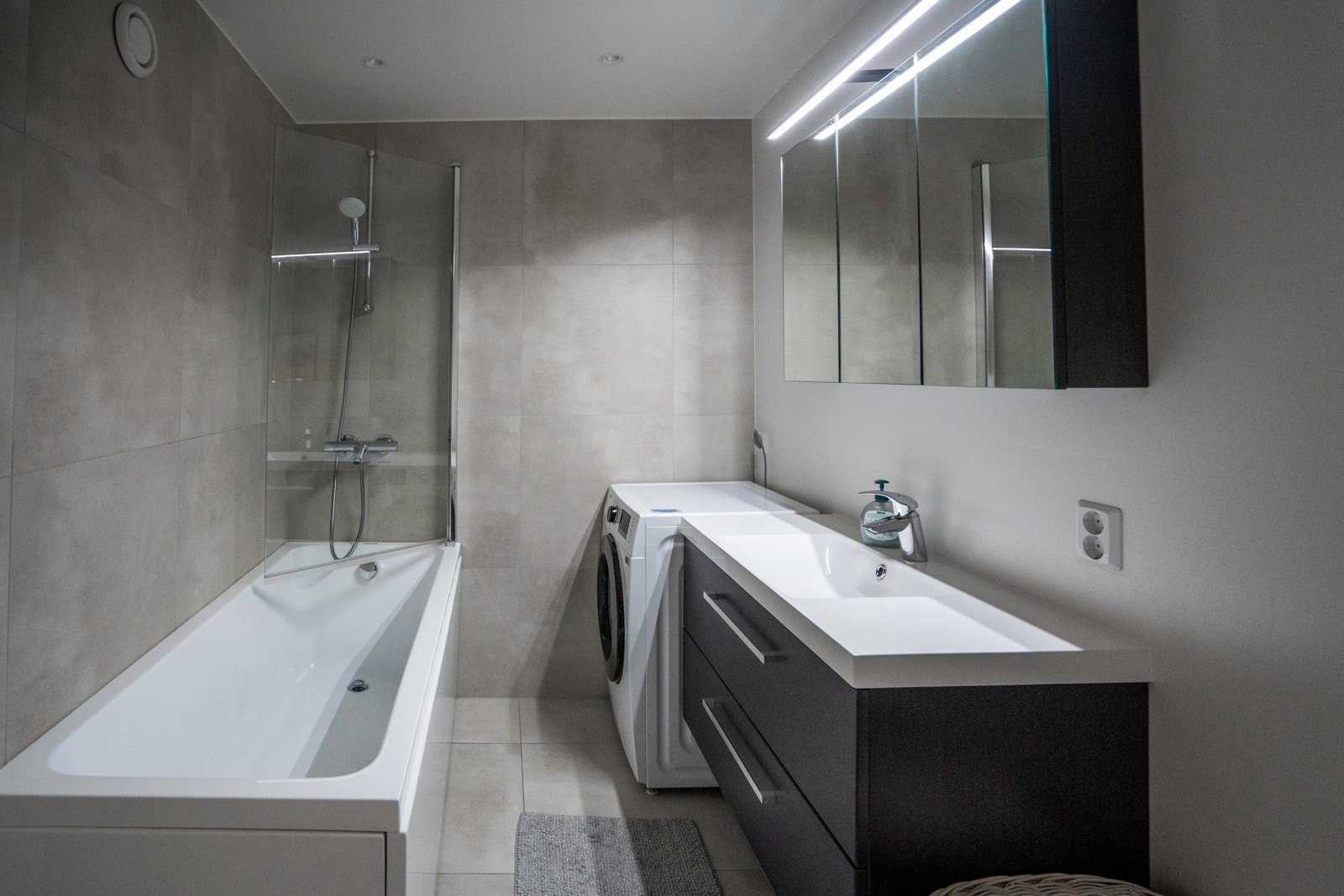 - Velkommen til en flott og oppusset 3-roms leilighet i 9 etasje - Galleribilde