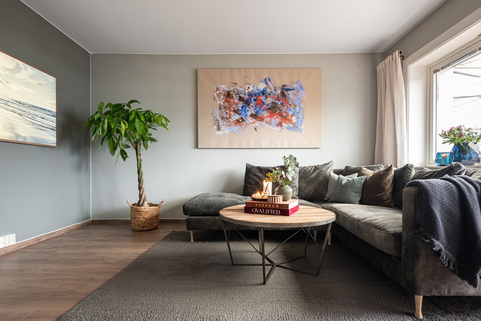 Leiligheten inneholder entre, bad, stue, kjøkken og soverom. Galleribilde