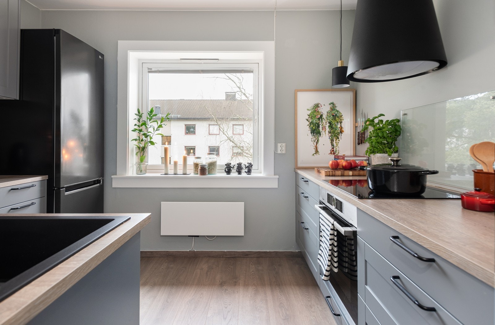 Delikat Norema-kjøkken fra 2021 med smarte løsninger og gjennomført design Galleribilde