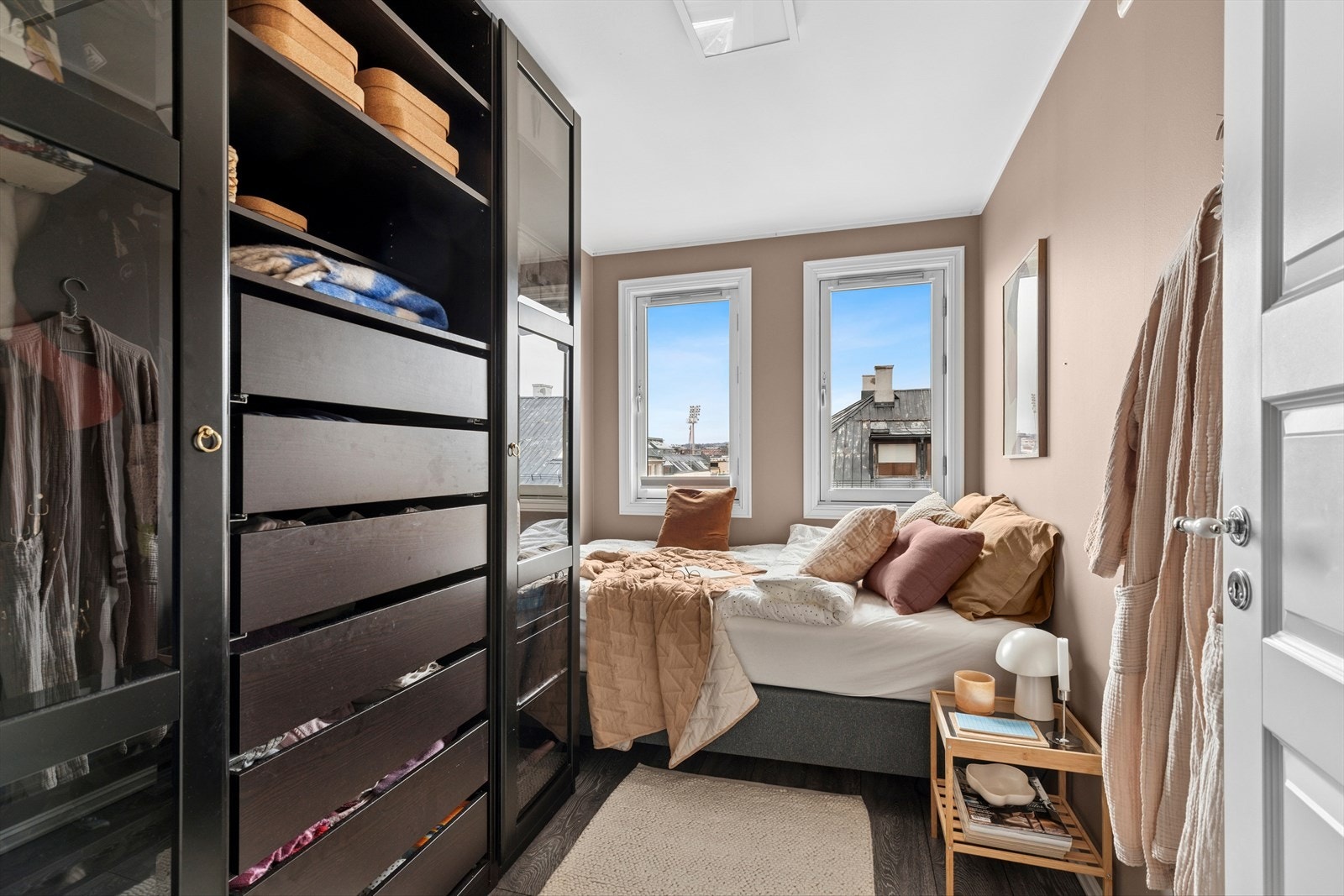 Soverom nr. 1 har god plass til seng og garderobeløsning. Galleribilde