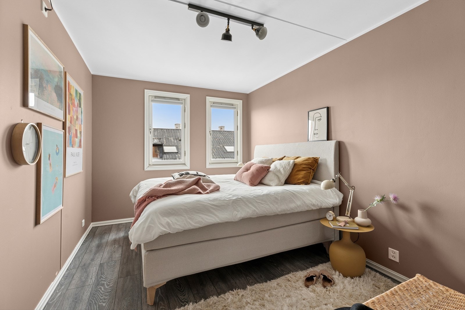 Soverom nr 2. har et delikat fargevalg på veggene. Galleribilde