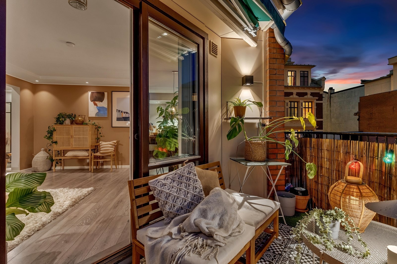 Balkongen har god plass til hagemøbler. Galleribilde