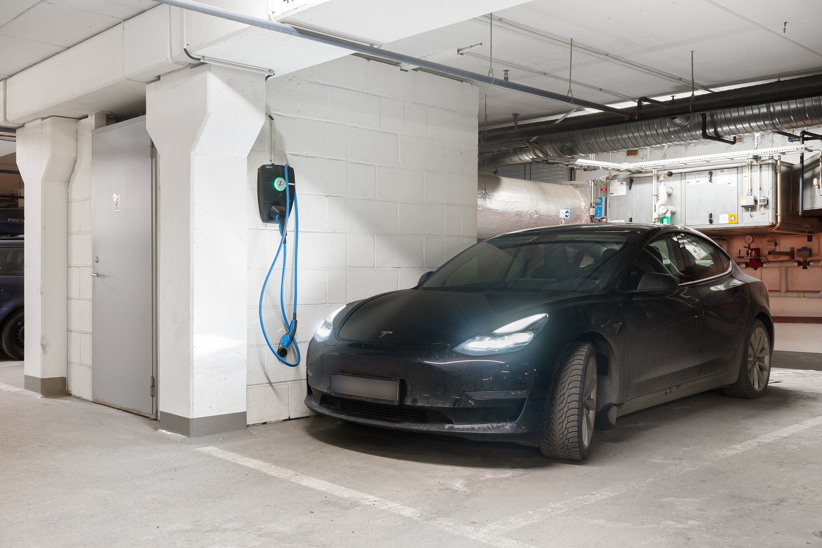 Leiligheten disponerer en garasjeplass i Sjølyststranda garasjesameie med elbil-lader merket nr. 473. Galleribilde