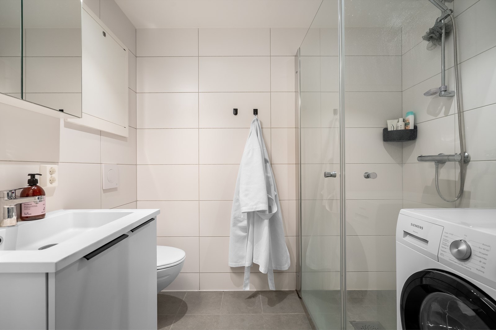 Moderne bad, flis og gulvvarme. Galleribilde