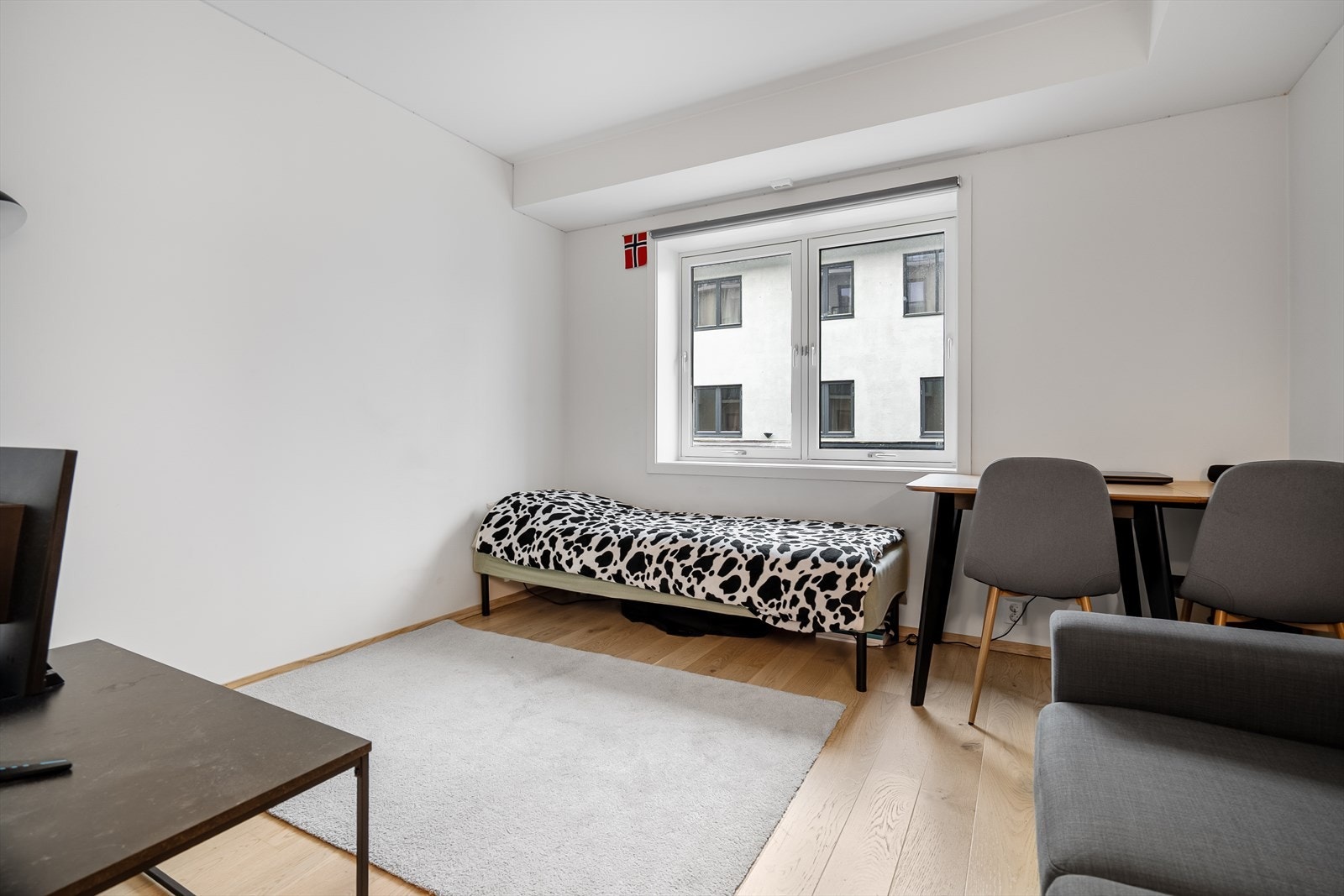 To gode vinduer, retning mot Sandgata, lite trafikk. Galleribilde