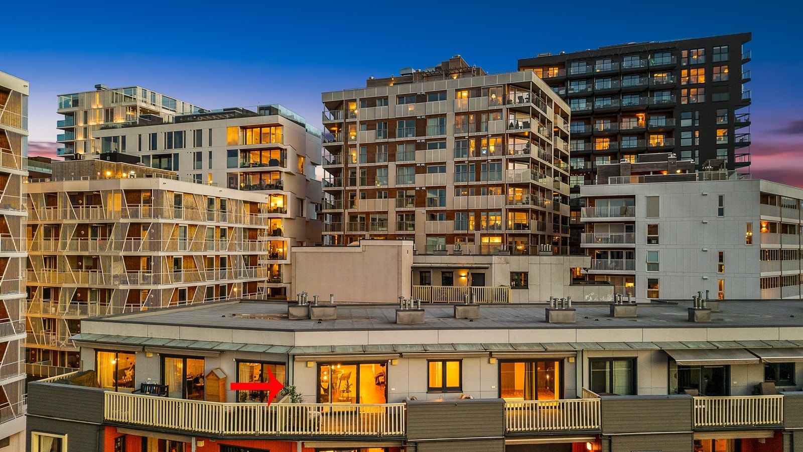 Leiligheten ligger svært attraktivt til i byggets toppetasje. Galleribilde