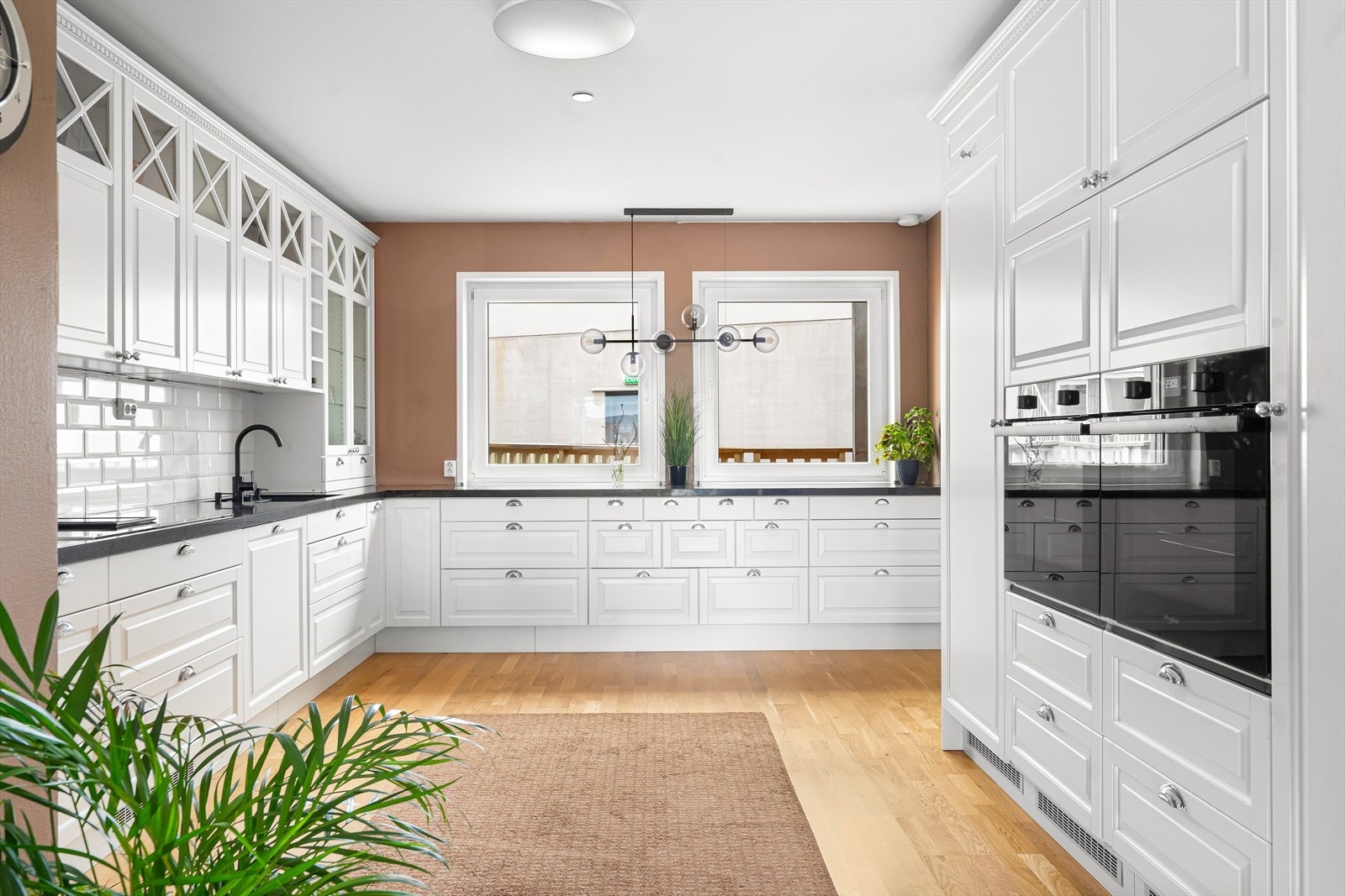 Det flotte kjøkkenet fra Epoq er fra 2019, med nye skapdører i 2024. Galleribilde