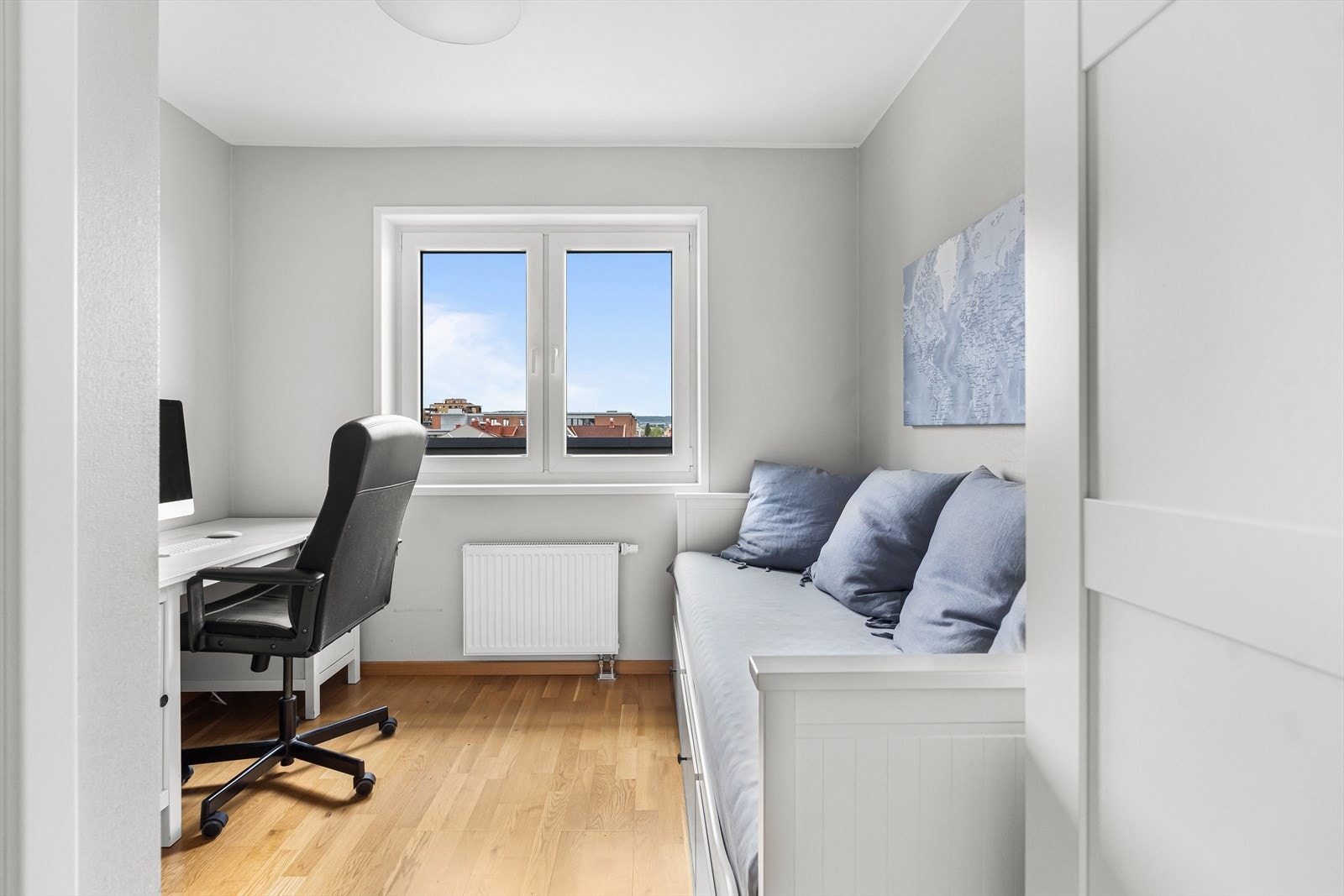 Det tredje soverommet fungerer i dag som et kontor og gjesteværelse. Galleribilde