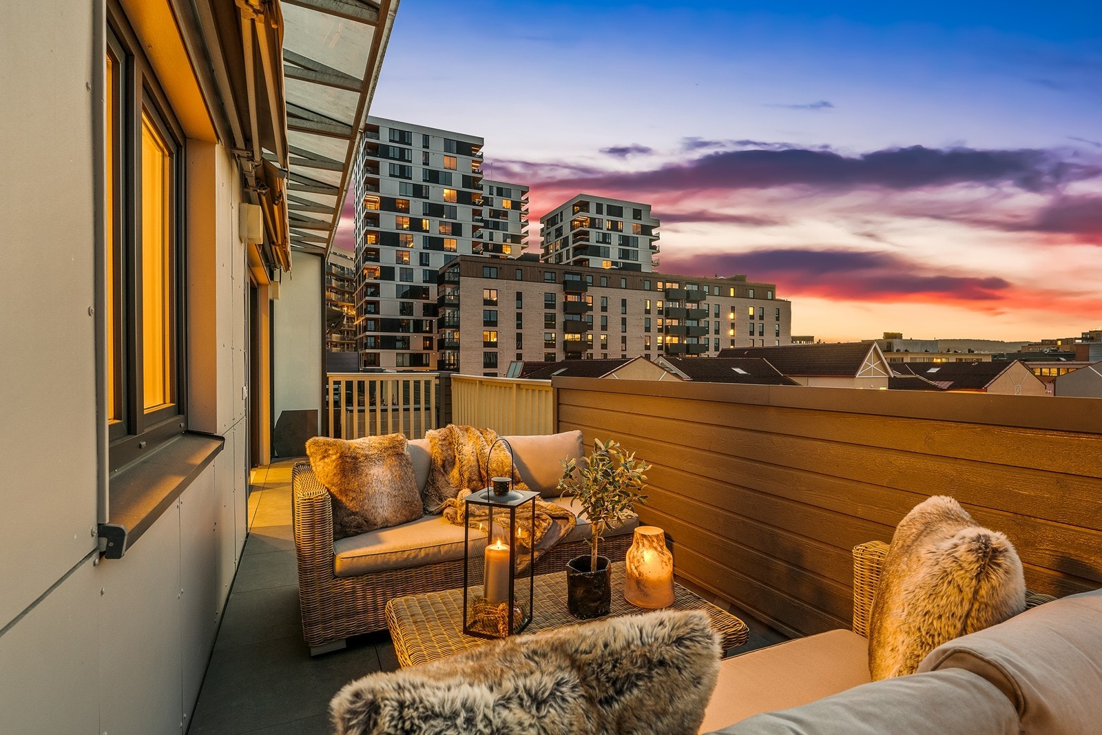 Fra stuen er det utgang til en herlig nordvestvendt balkong på hele 25 m². Galleribilde