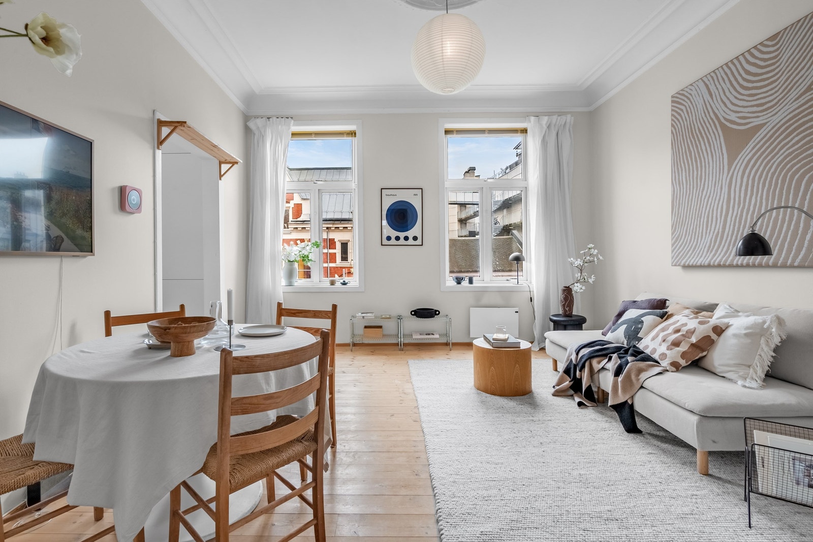 Velkommen til denne sjarmerende og klassiske 3-roms leiligheten på Grønland, presentert av Marius Dyngeland Iversen. Galleribilde