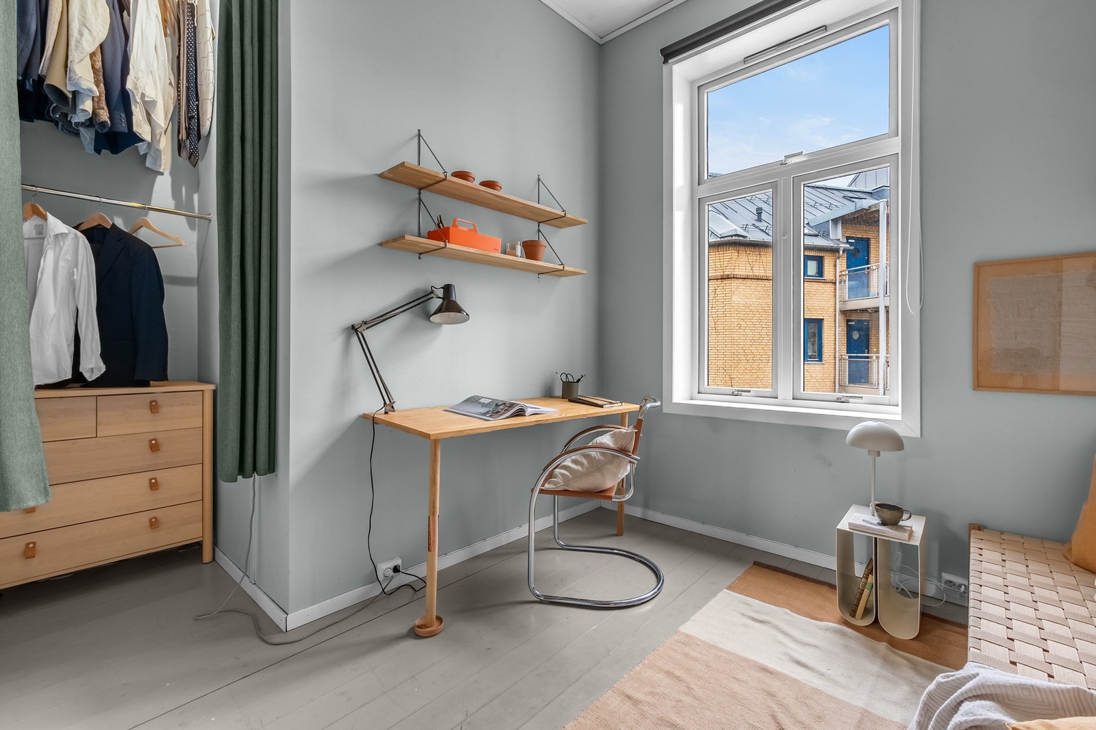 Soverom II med praktisk nisje for oppbevaring. Galleribilde