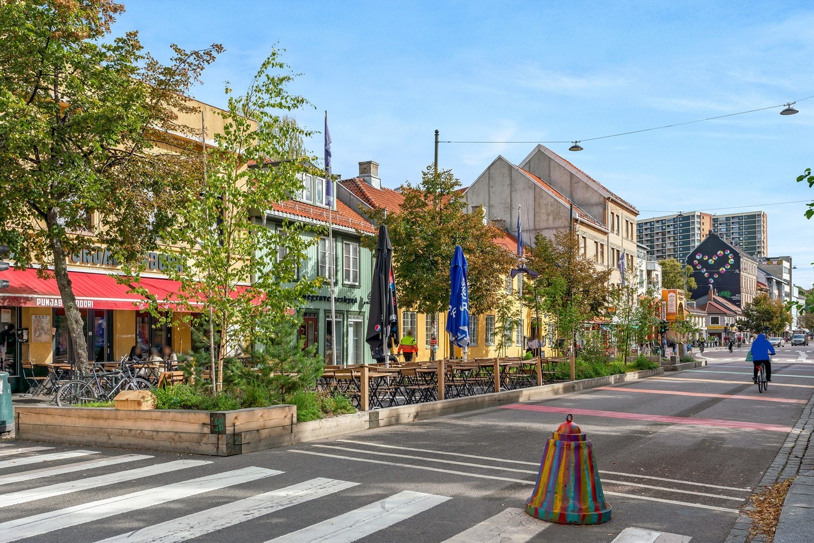 Her får du kort vei til alt du trenger i hverdagen - inkludert kollektiv transport, butikker, og idylliske grøntområder. Galleribilde