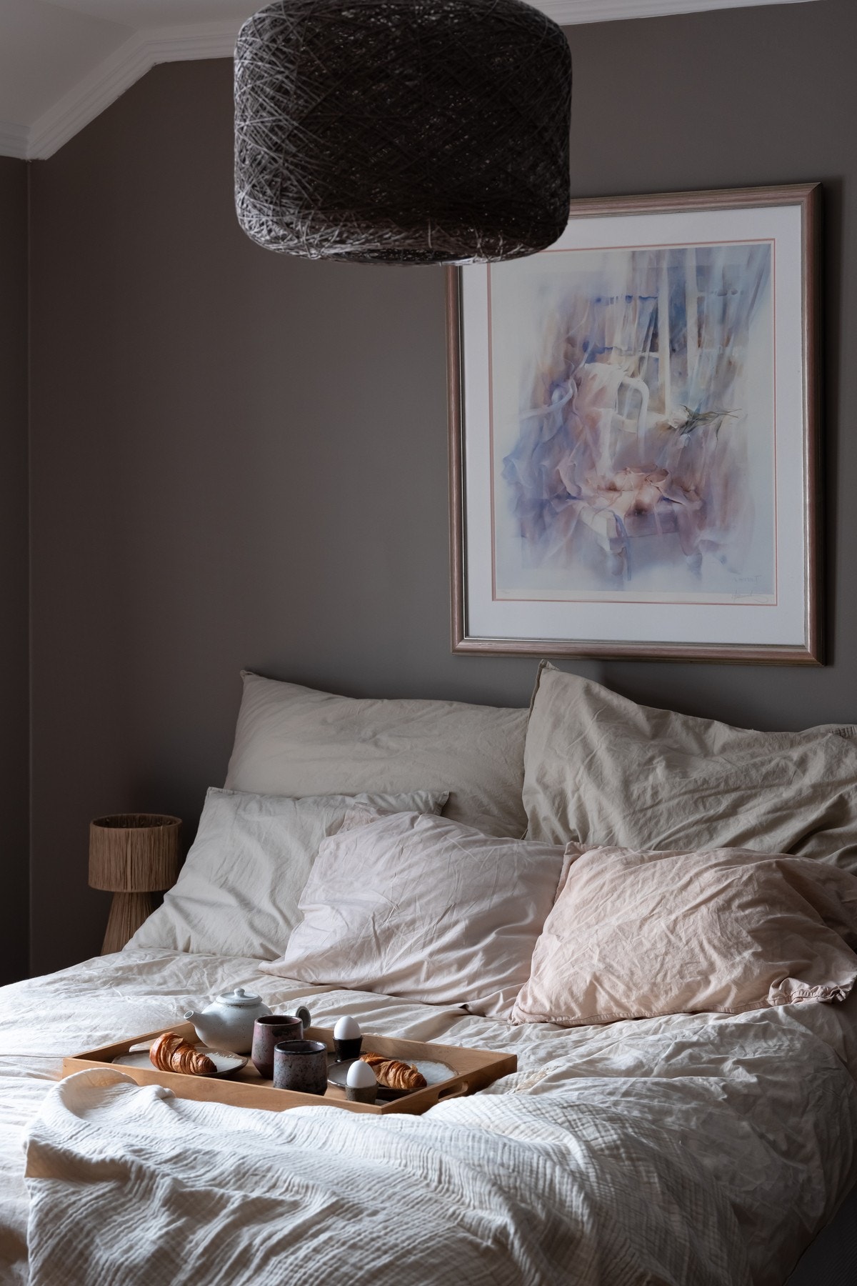 Boligen har totalt tre soverom, hvorav to av rommene har hver sin direkte utgang til terrassen som strekker seg rundt deres del av etasjen. Galleribilde