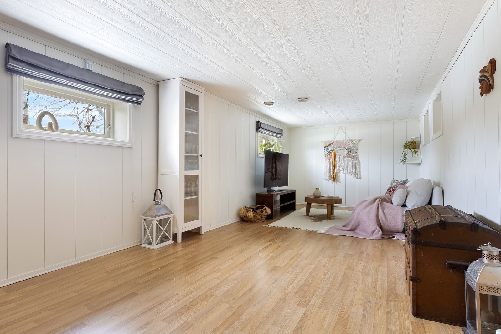 Kanskje du alltid har drømt om en egen hjemmekino med en stor sofa hvor hele familien kan krype opp i? Galleribilde