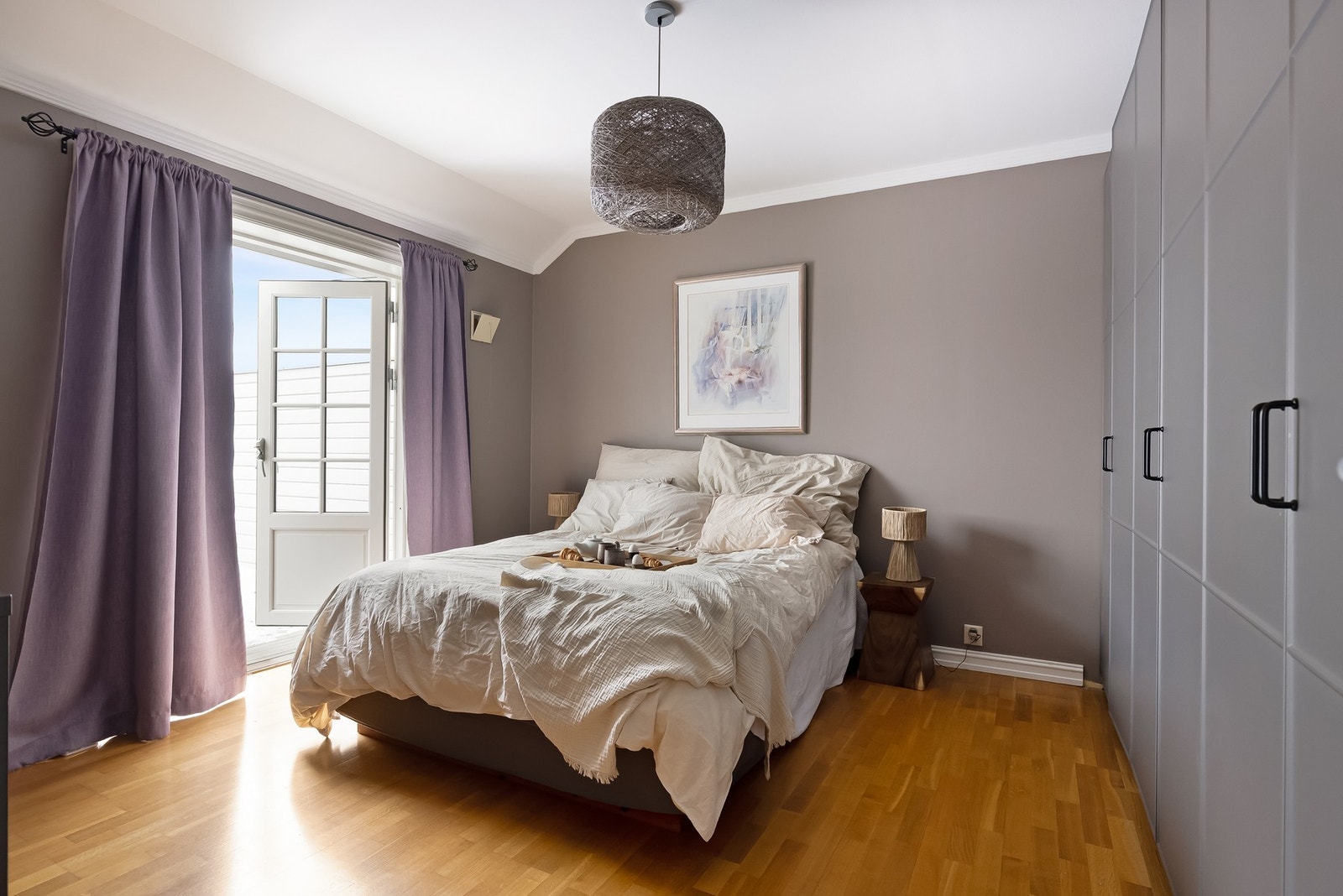 Soverommene: Her kan du våkne opp og ta med deg kaffekoppen ut på den solrike terrassen. Galleribilde