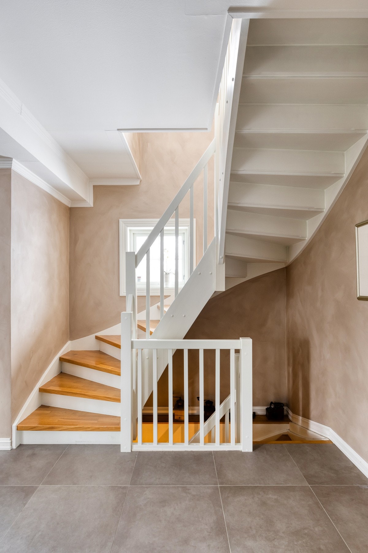 Vi tar turen ed i kjeller. Galleribilde