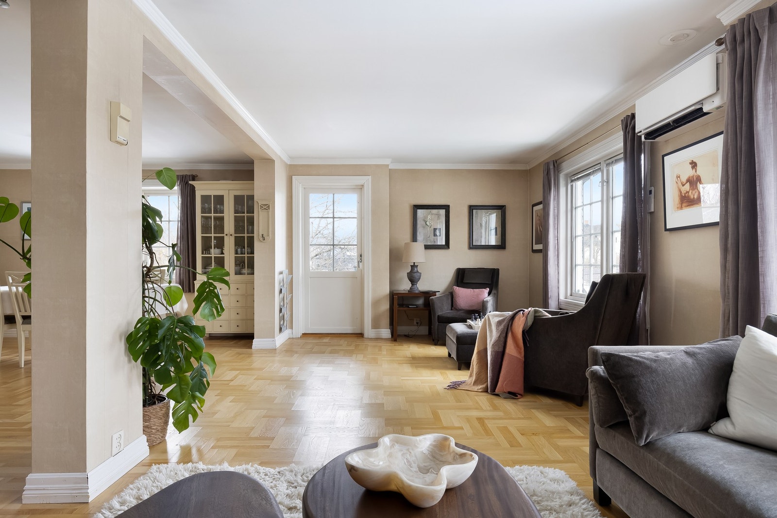 Det skal også nevnes at det er montert varmepumpe på vegg. Galleribilde