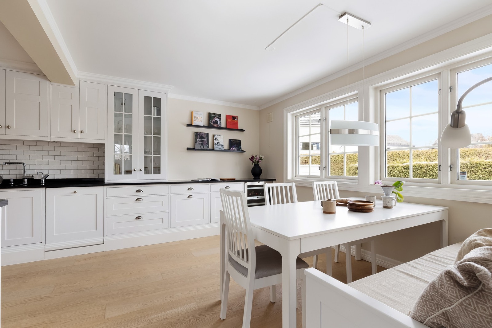 Et solid drømmekjøkken for matentusiasten og de med sans som det lille ekstra. Galleribilde