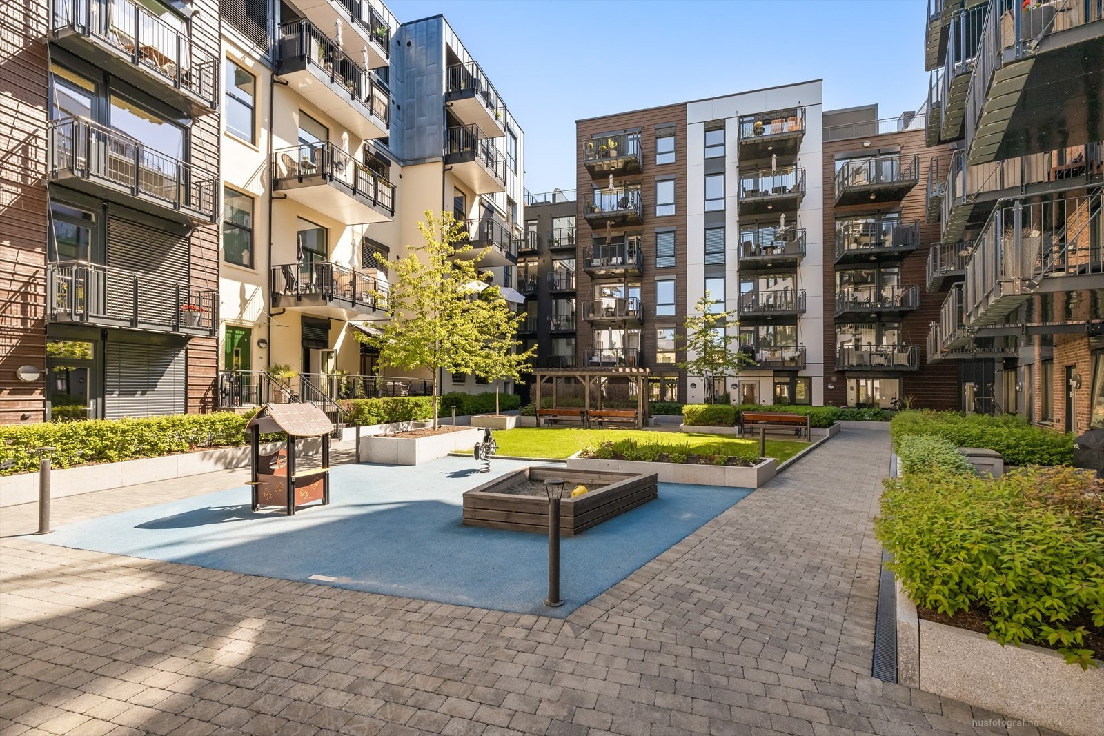 Leiligheten ligger sentralt til på Bragernes i Drammen sentrum på Grev Wedels Plass Galleribilde