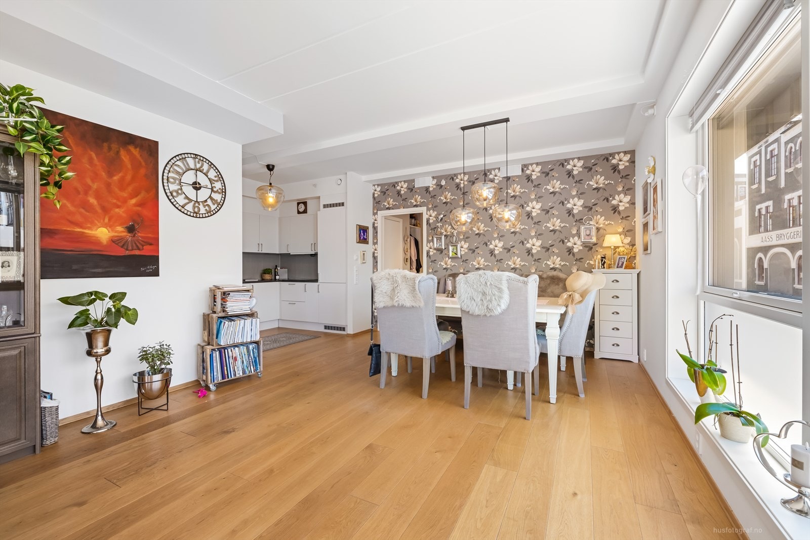 Leiligheten har oppvarming med vannbåren varme og strøm Galleribilde