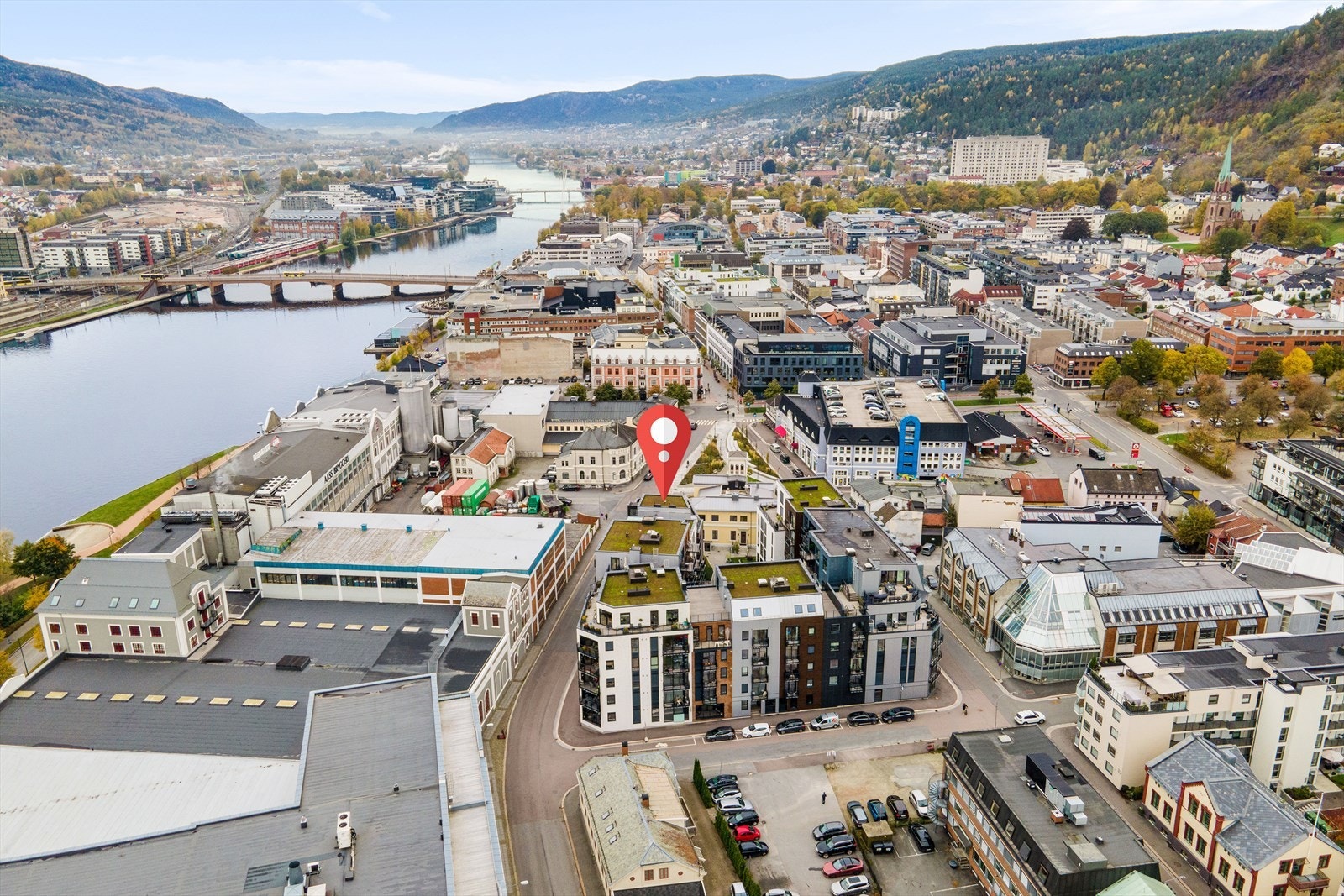 Leiligheten ligger sentralt til på Bragernes i Drammen sentrum på Grev Wedels Plass Galleribilde