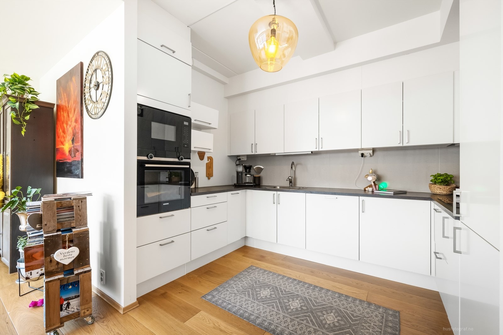 Det er godt med skap- og benkeplass Galleribilde