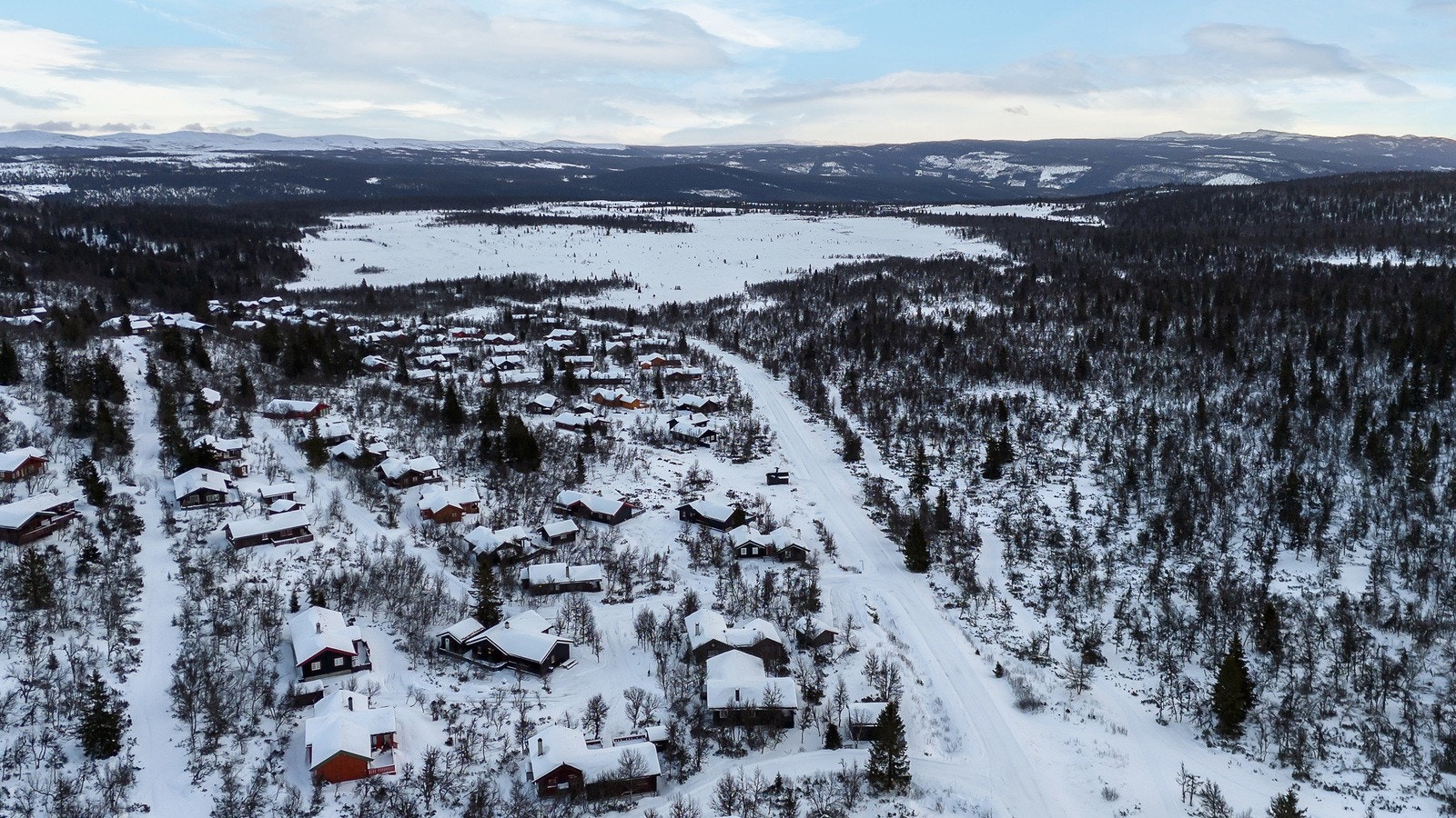 På vinterstid er stedet snøsikkert med 160 km oppkjørte langrennsløyper i fantastisk terreng og topper opp mot 1400 meters høyde. Galleribilde