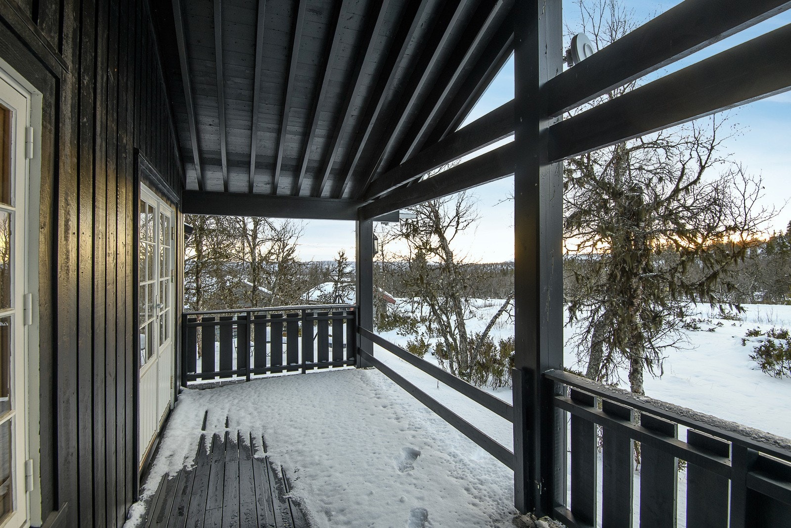 Terrasse utenfor stuen på ca. 21 kvm. Galleribilde