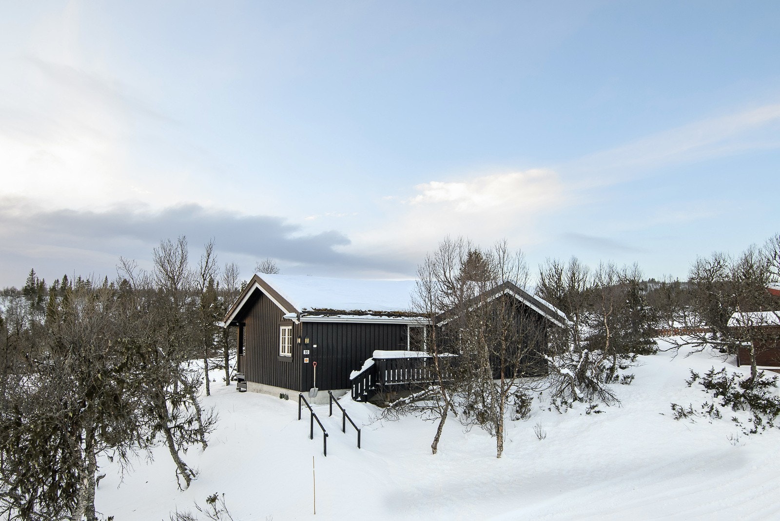 Gode parkeringsmuligheter rett ved eiendommen. Galleribilde