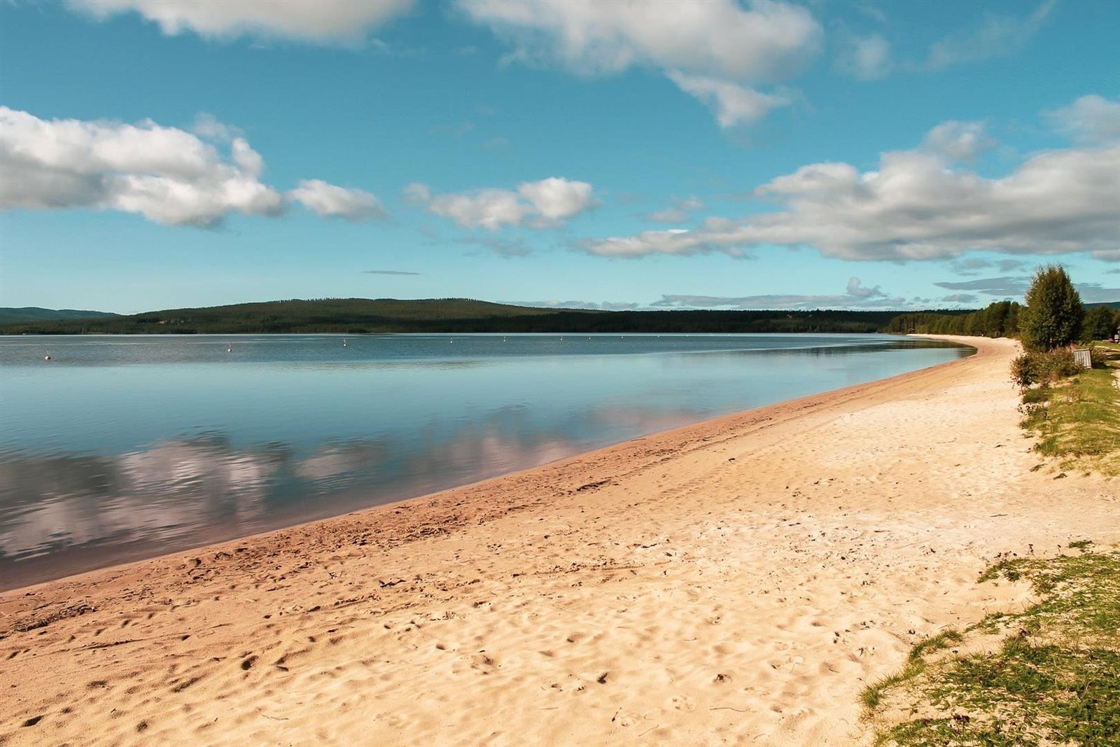 Sandstrand i Osensjøen. Galleribilde