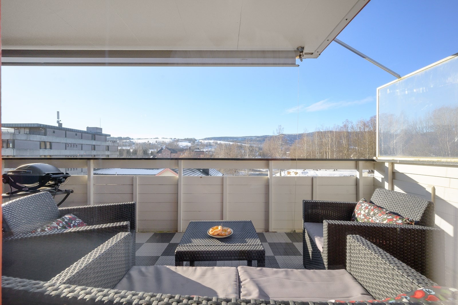 Flott utsikt over nærområdet og deler av Lierdalen! Galleribilde