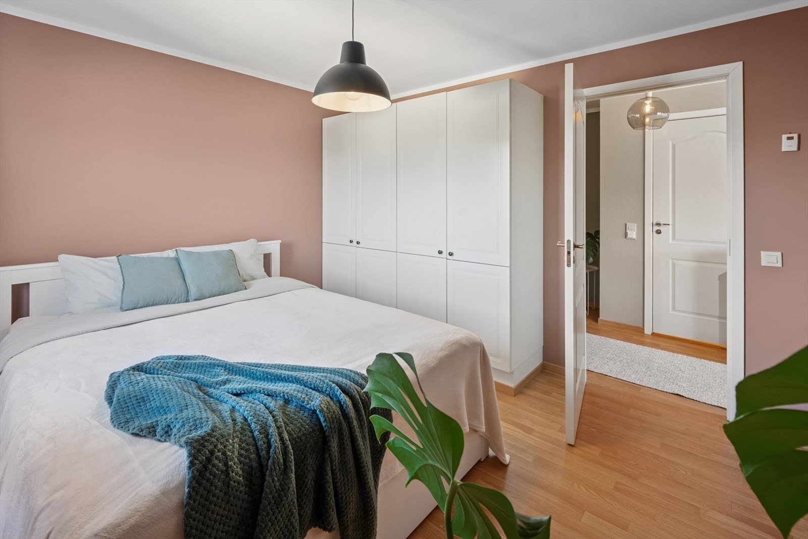 Soverommet har garderobeskap. Galleribilde