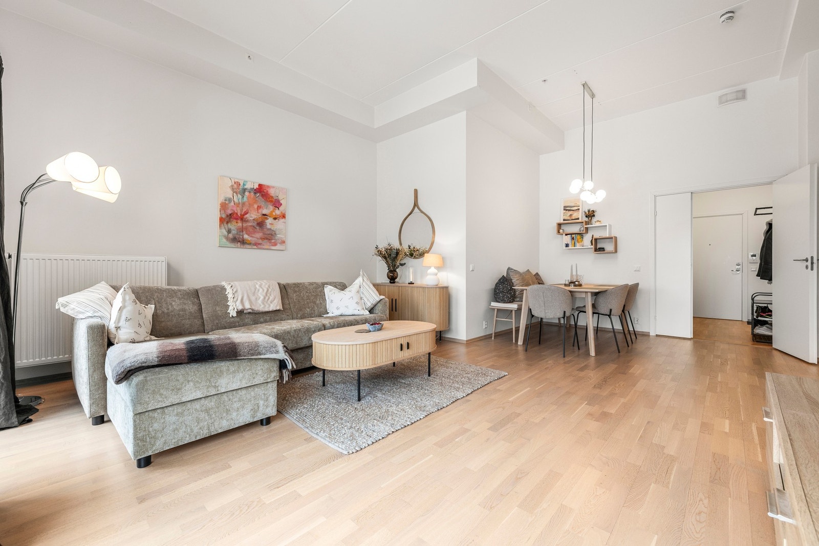 Gulvflater belagt med parkett fra 2019. Galleribilde
