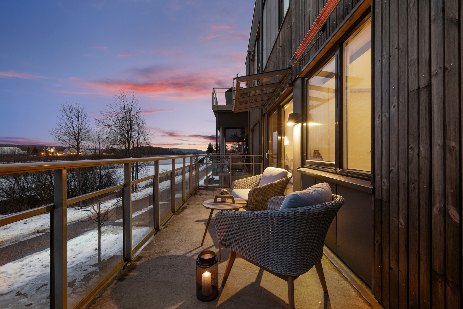 God plass til sittegruppe, grill og hyggelig beplantning. Galleribilde