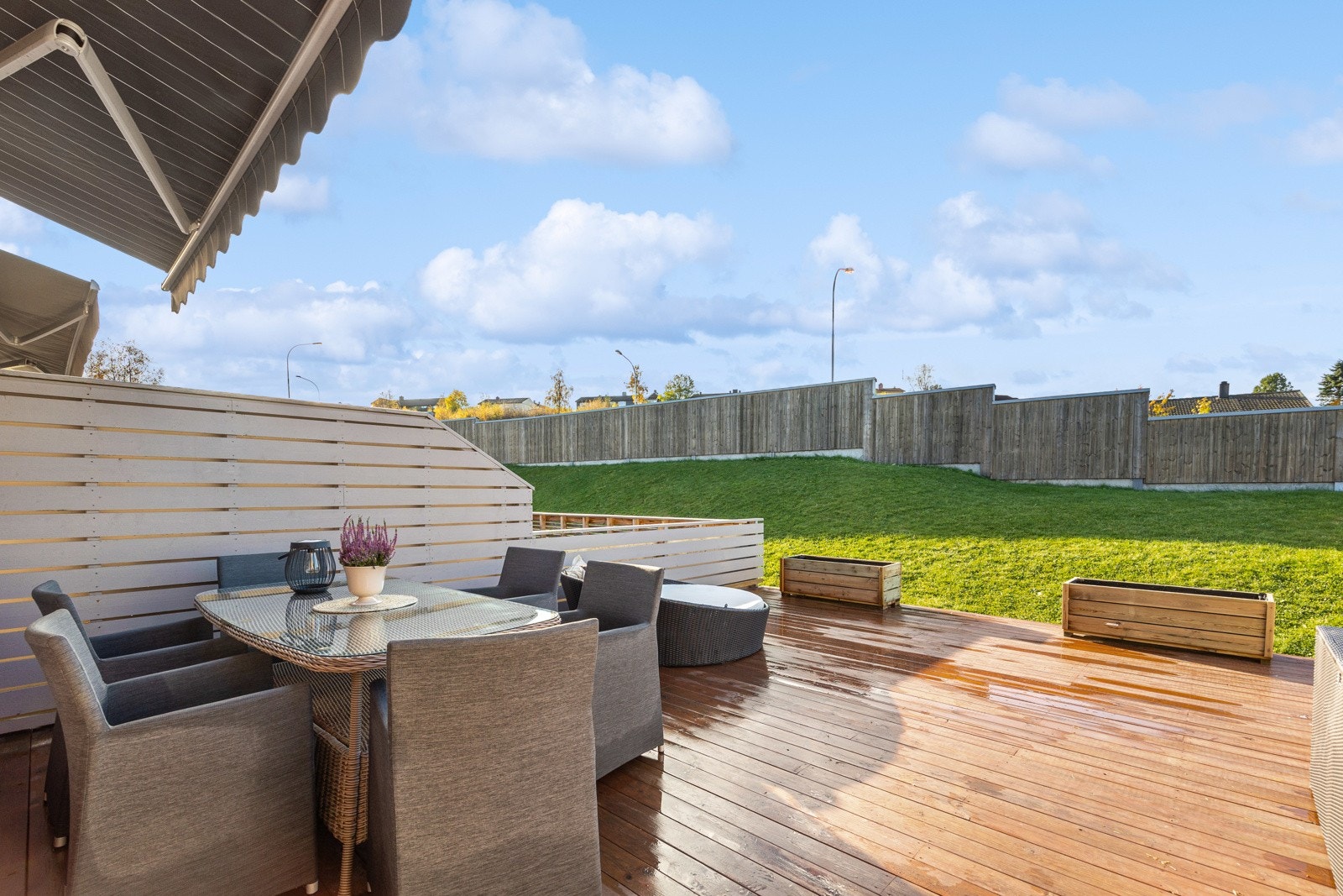 Direkte adkomst til borettslagets fine felles grøntområder. Galleribilde