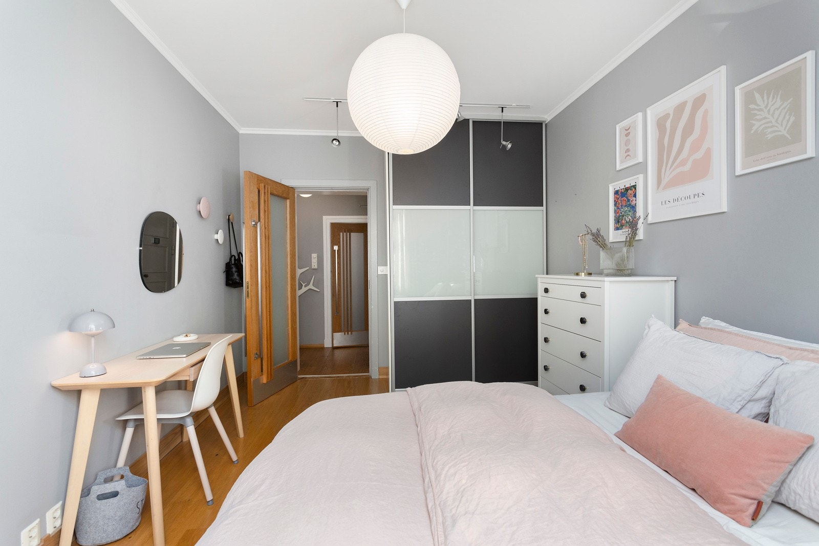 Begge soverommene har plass til dobbeltseng. Galleribilde