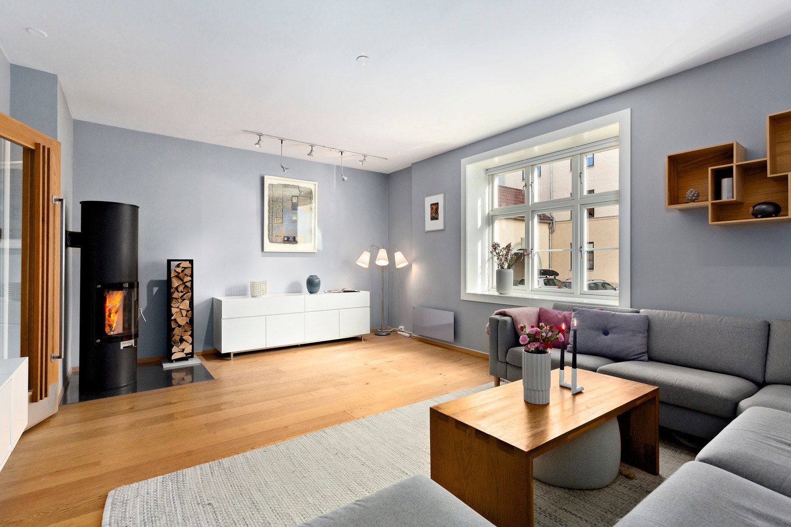 Stuen i første etasje kan innredes med ulike soner for både egentid og sosialt samvær. Galleribilde