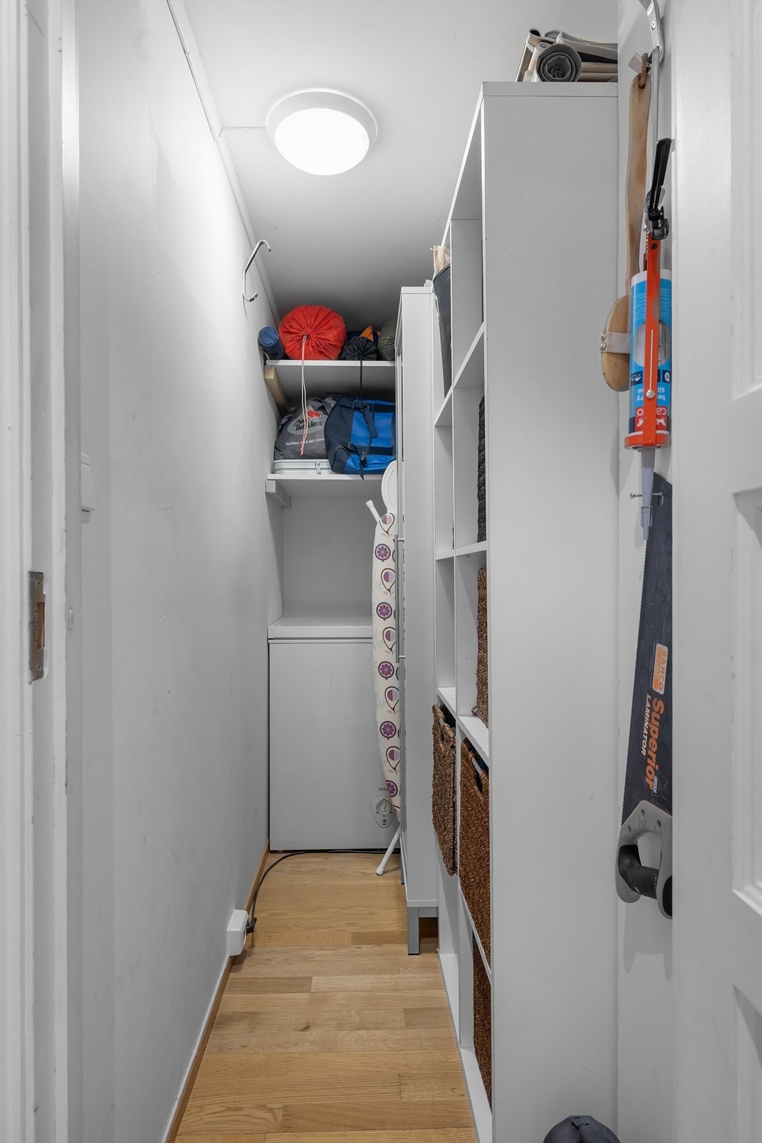 En liten, men praktisk bod i leiligheten. Galleribilde