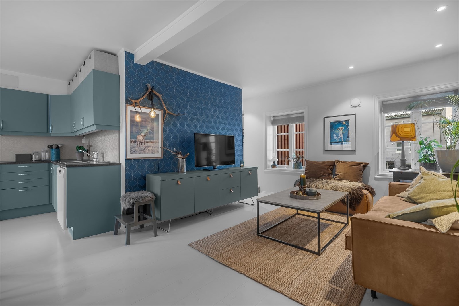 Pen og velholdt 3-roms leilighet i ærverdige og verneverdige Skippergata 44. Galleribilde