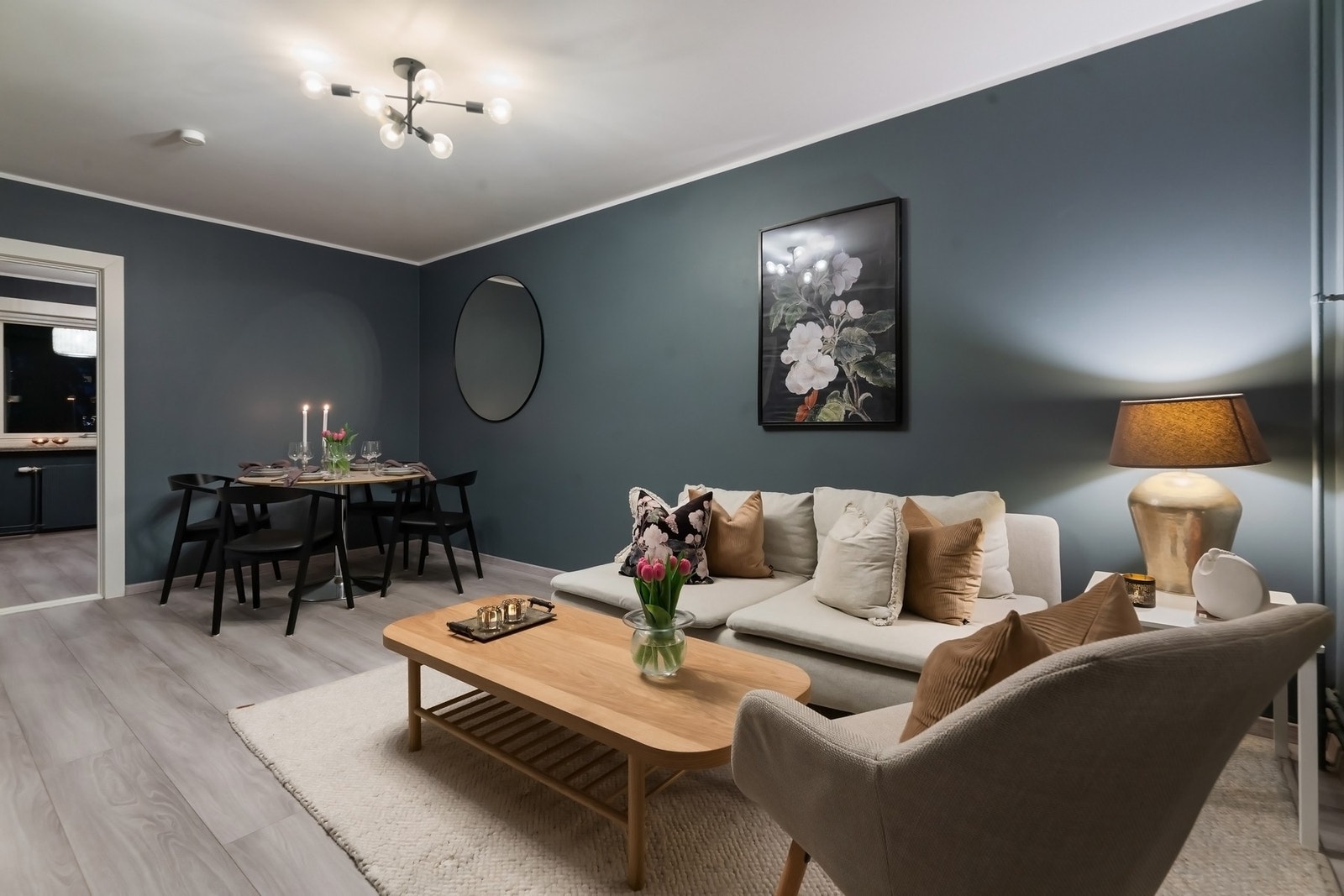 I 2022 ble alle vegger og tak sparklet og malt av Nordbyggservice AS. Galleribilde