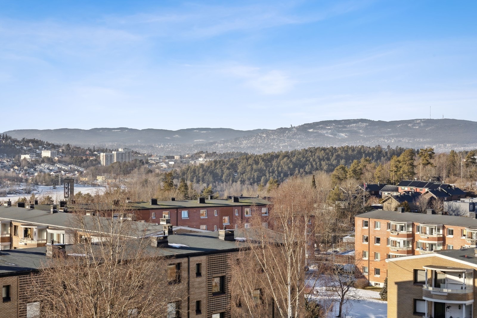 Utsikt mot Østensjøvannet som ligger like i nærområdet. Galleribilde