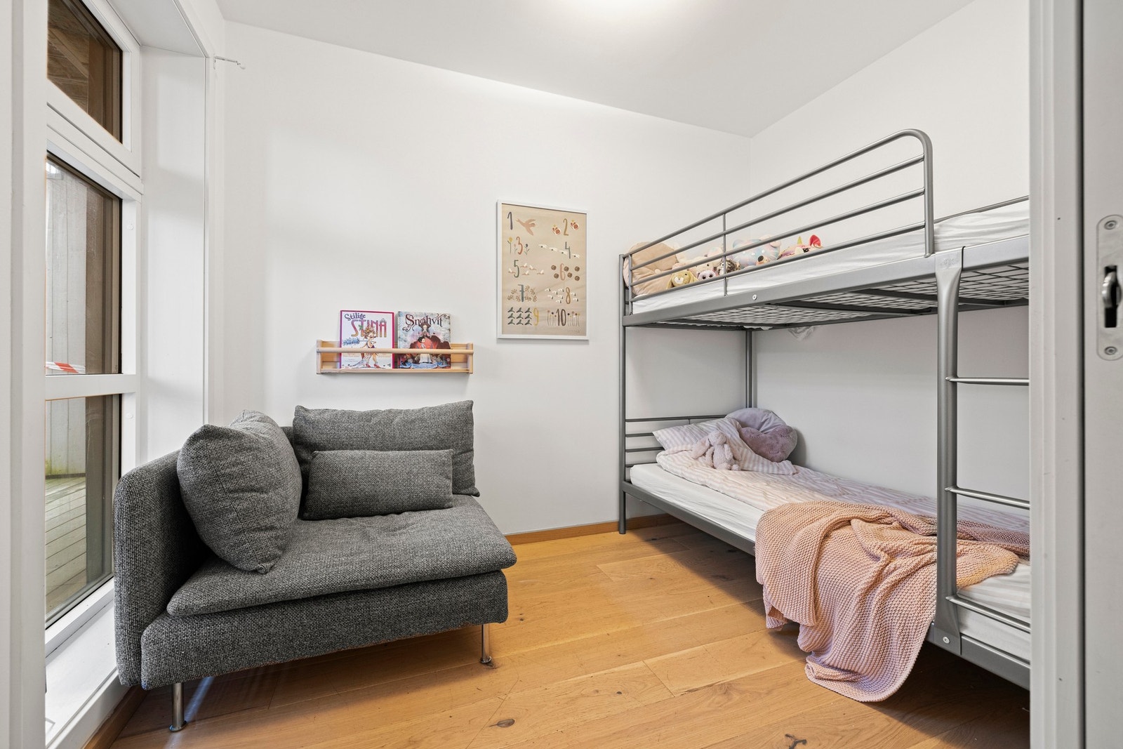 Et fleksibelt rom som i dag er innredet som barnerom, men som også kan brukes som gjesterom eller lekerom. Galleribilde