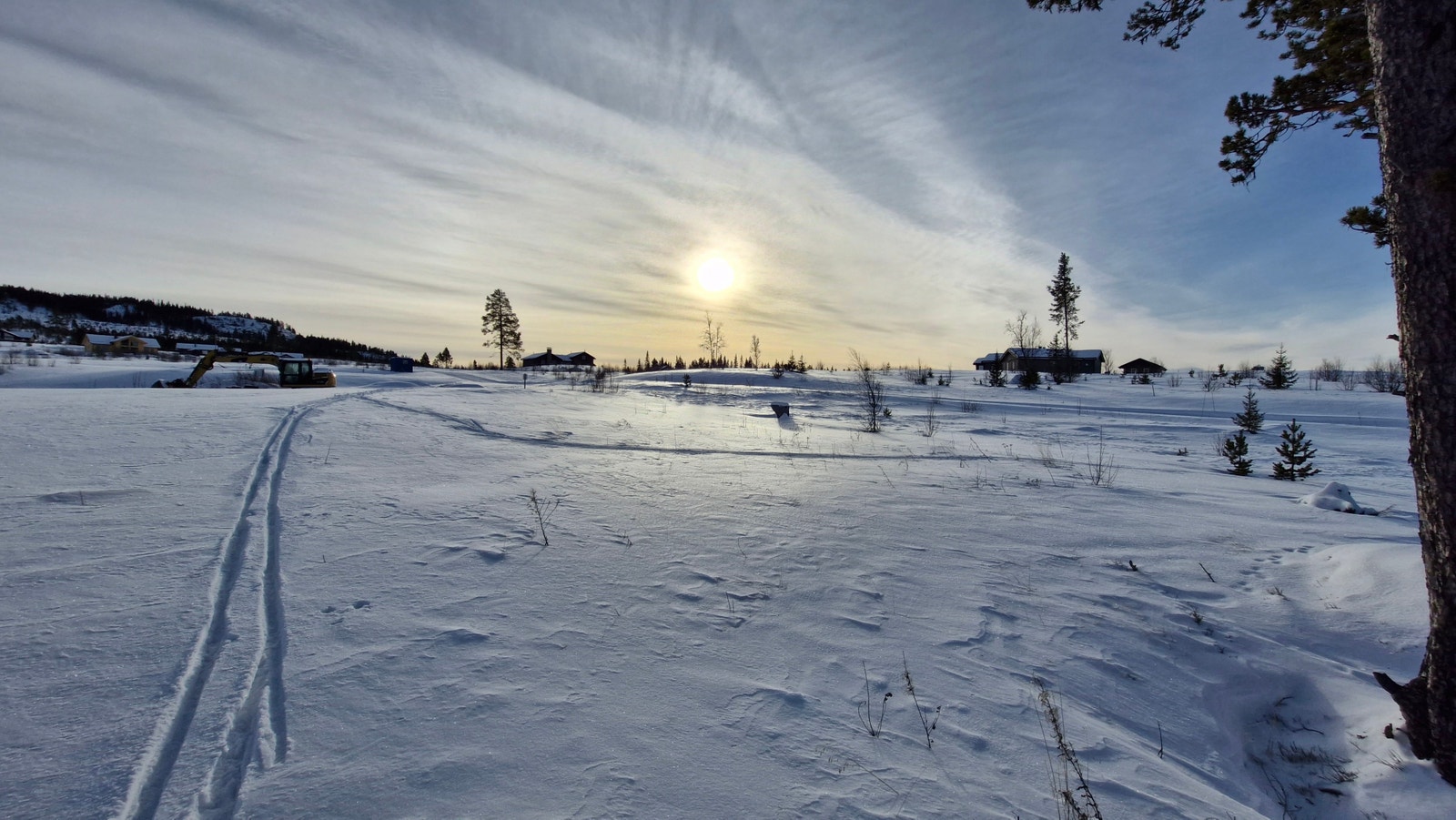 Bilde fra tomta med utsikt mot øst Galleribilde