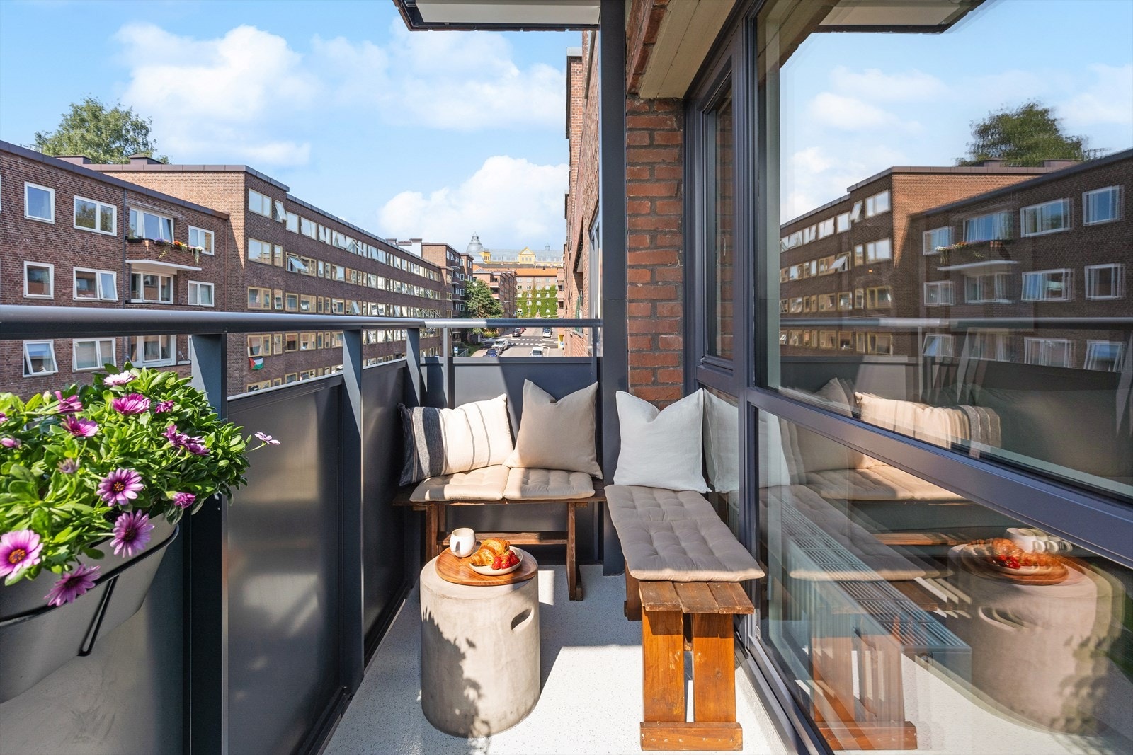 Her kan du fint innrede med sittegruppe og grill Galleribilde