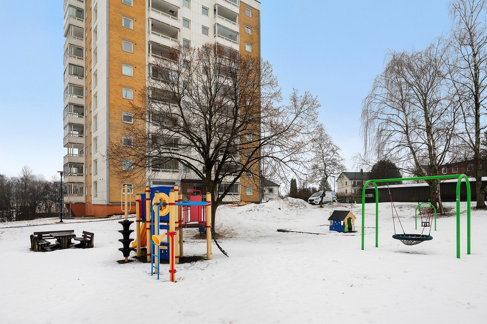 Nærområde har både lekeplasser og grøntarealer for boltring og lek Galleribilde