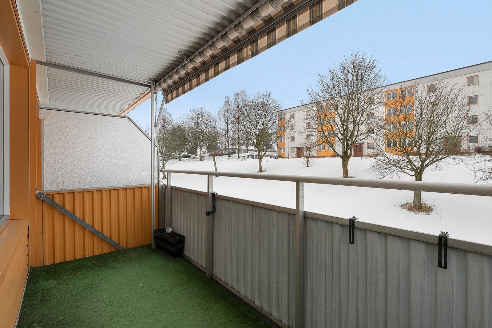 Herlig balkong med gode solforhold. Balkongen er på ca 8 kvm. Balkongen er utstyrt med markise Galleribilde