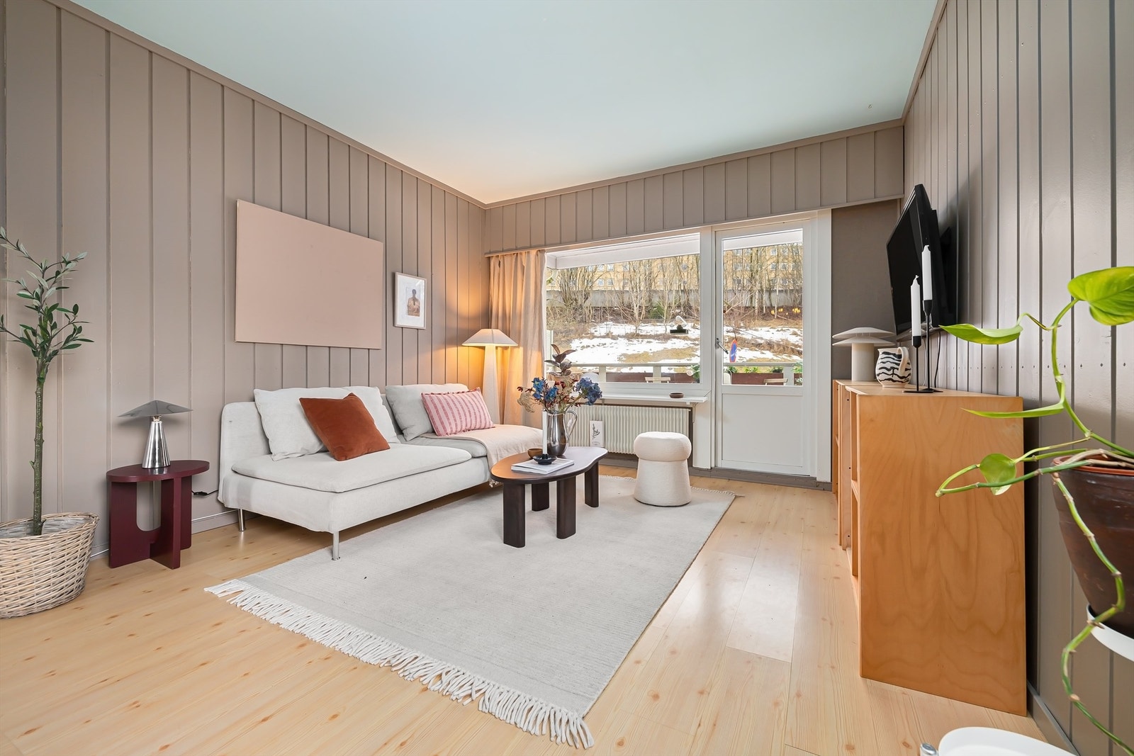 Direkte utgang til nordvestvendt balkong. Galleribilde