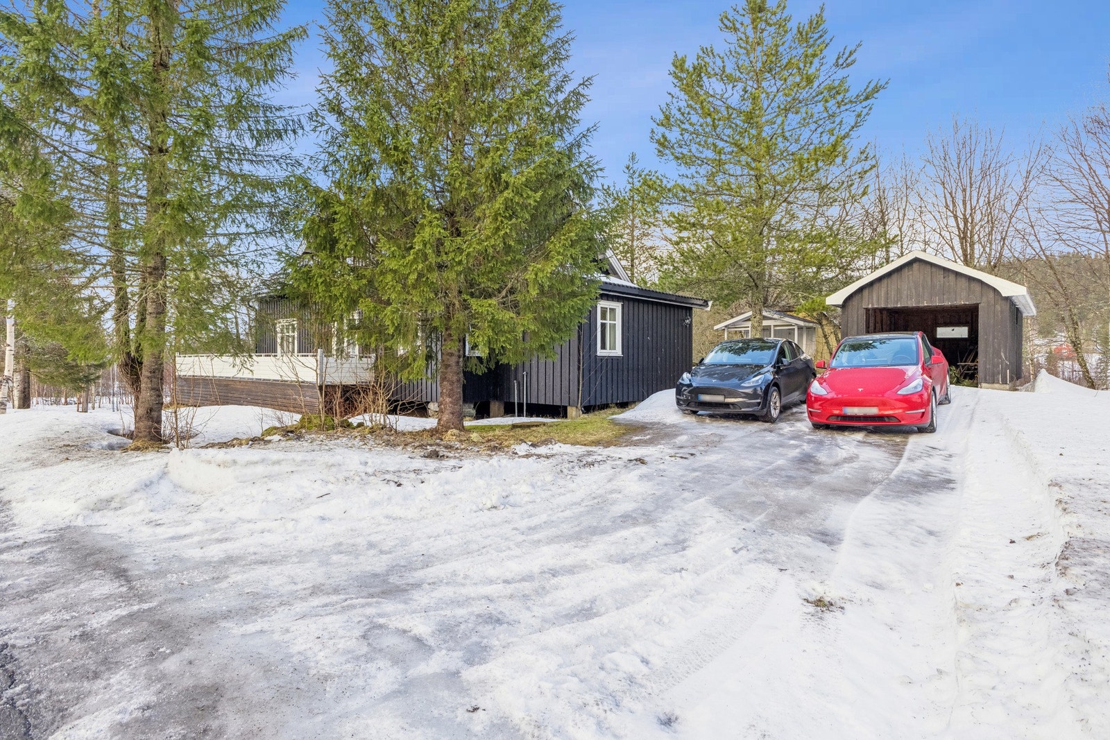 Her parkerer du rett utenfor ytterdøra enten i garasje eller på oppstillingsplass på egen tomt. Galleribilde