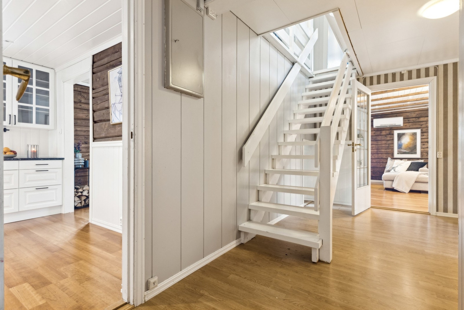 Boligen ble opprinnelig oppført tidlig på 1900-tallet og er tilbygd i 1984. Galleribilde