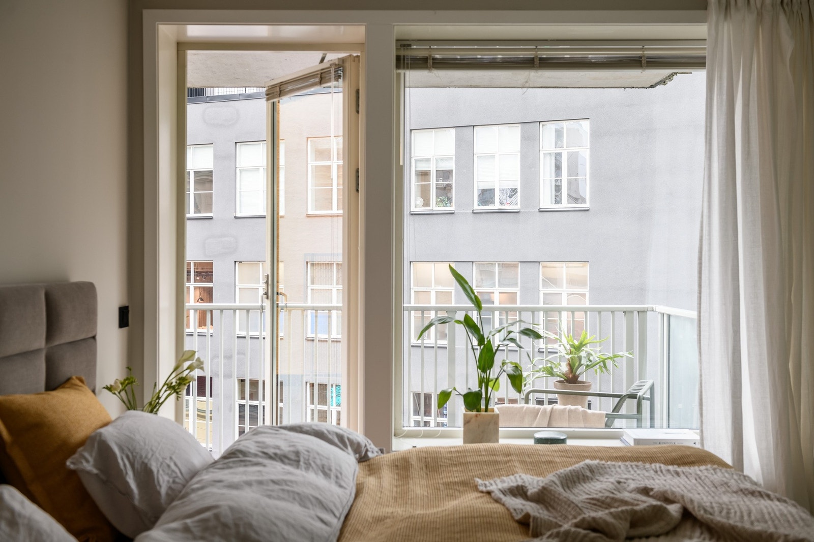 Utgang til vestvendt balkong på ca 7,55 kvm. Galleribilde